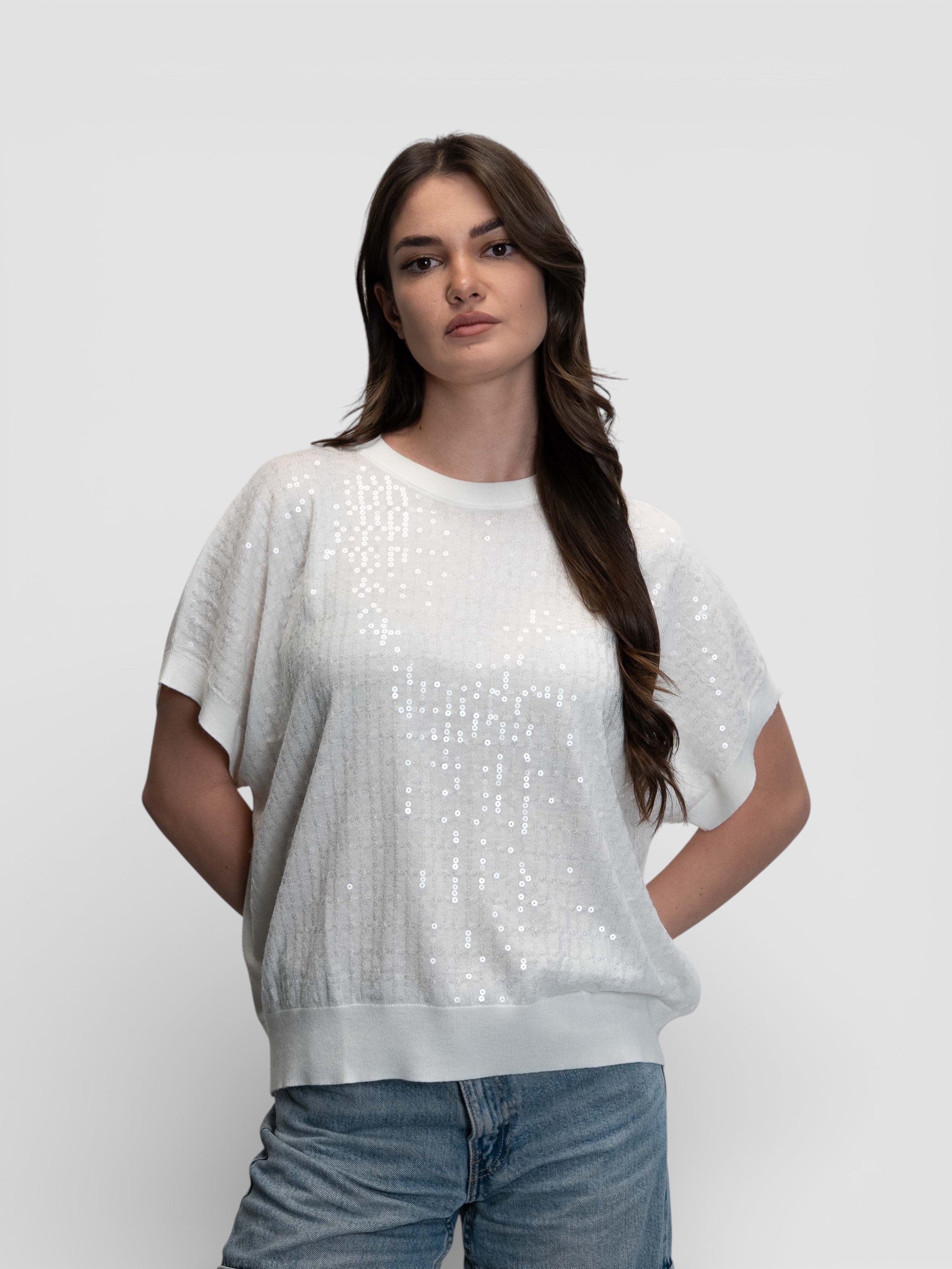 Черна тениска с пайети и свободна кройка