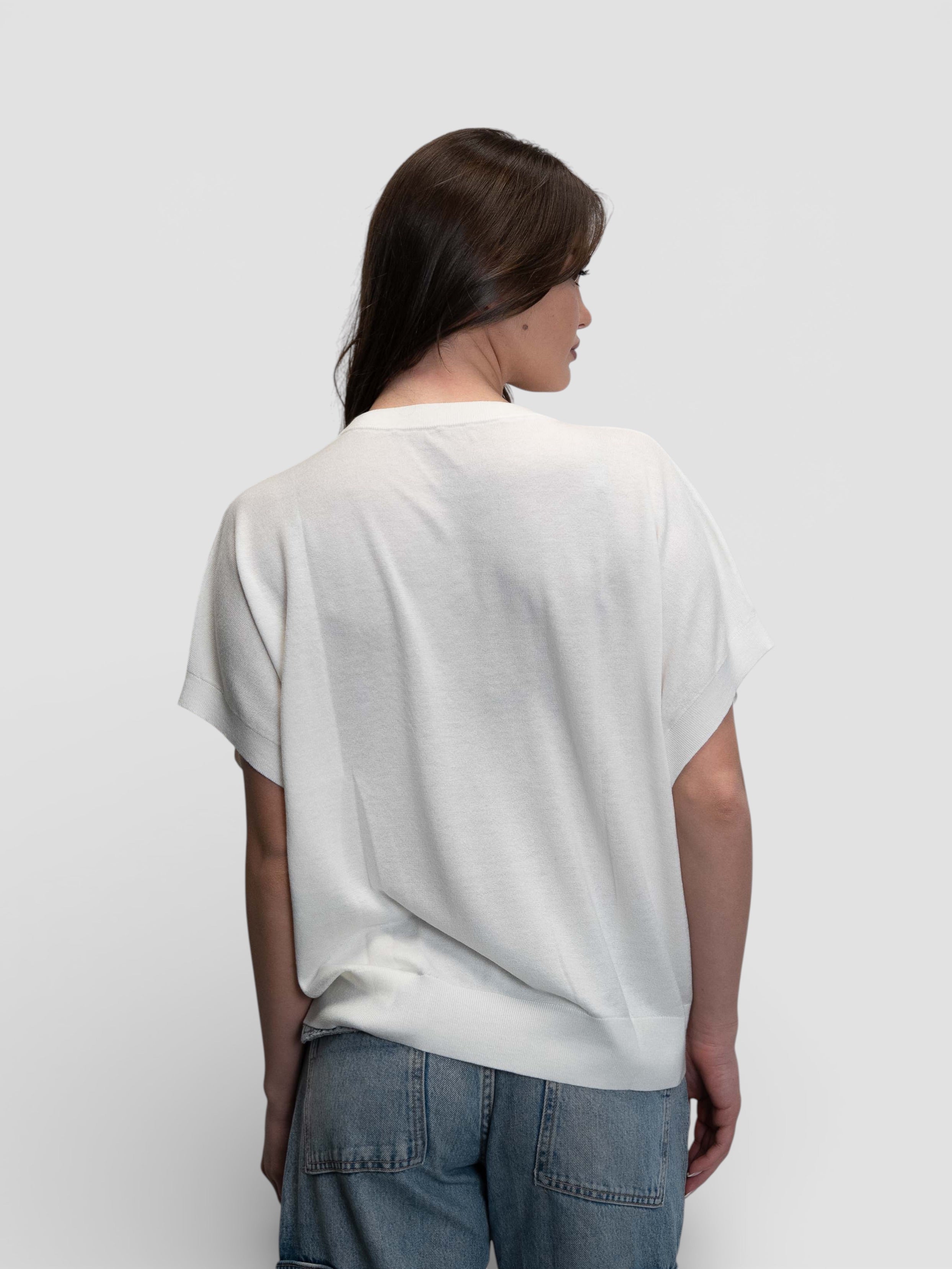 Черна тениска с пайети и свободна кройка