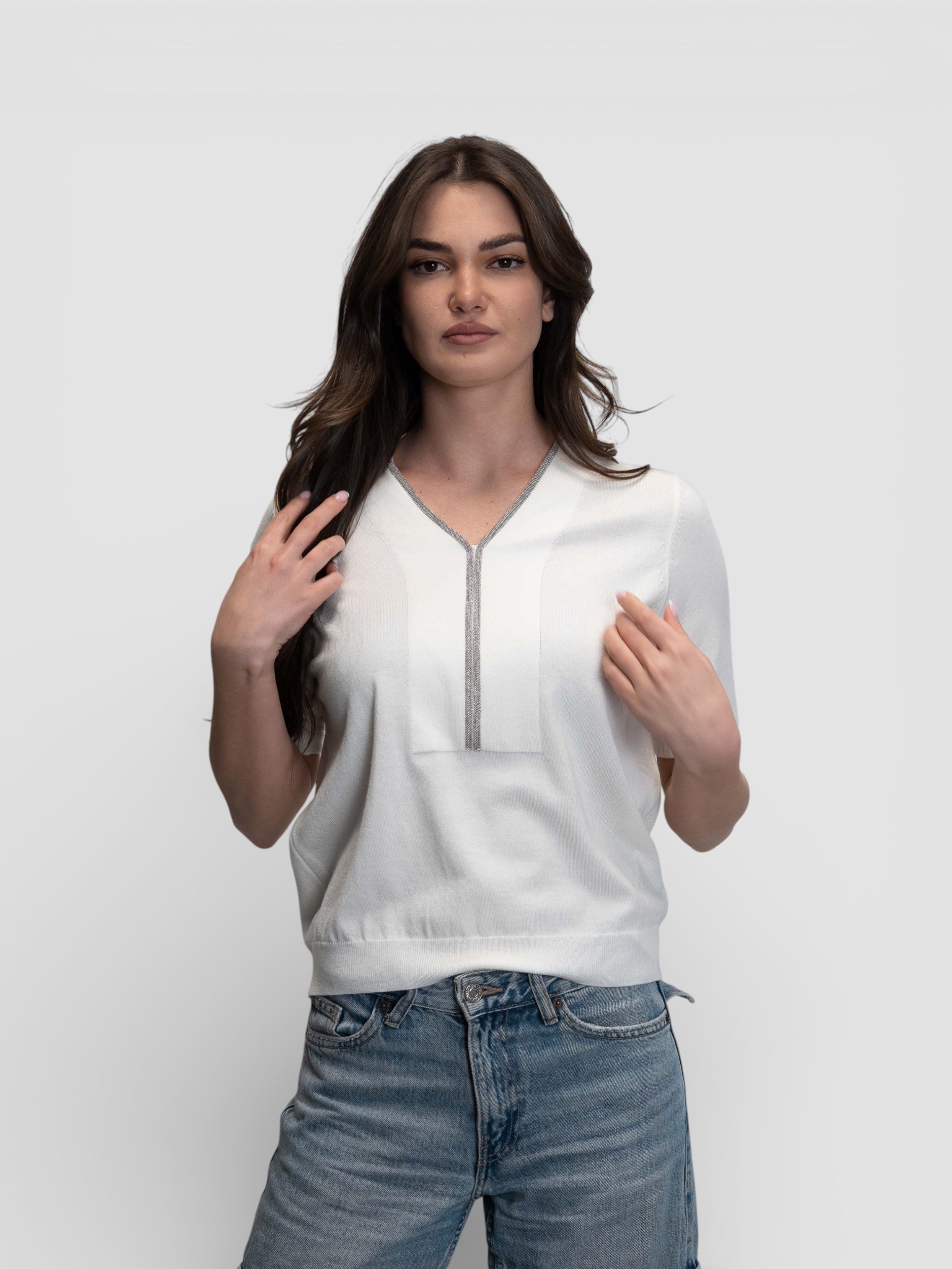 Блуза с V-образно деколте и сребрист кант