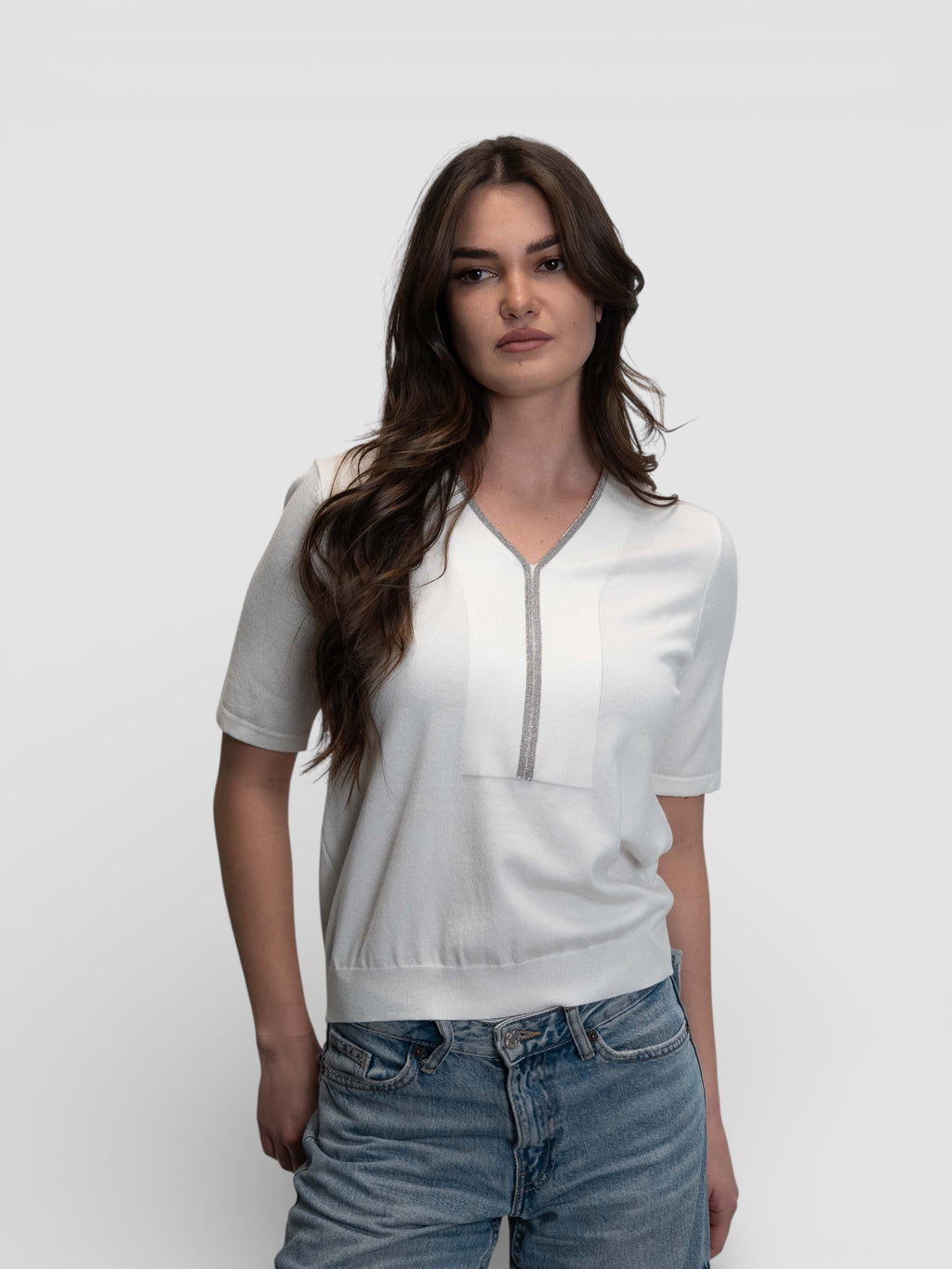 Блуза с V-образно деколте и сребрист кант