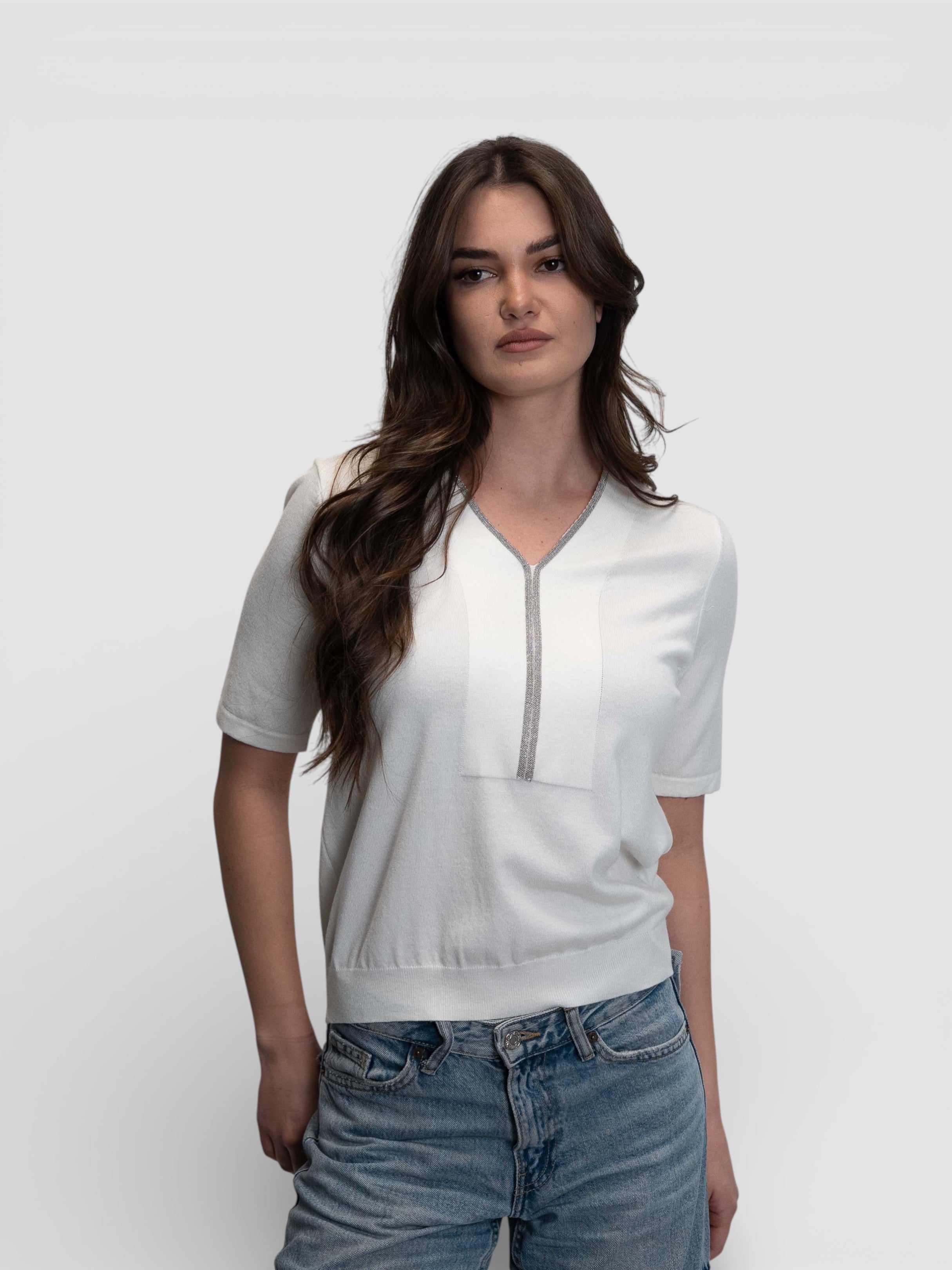 Блуза с V-образно деколте и сребрист кант