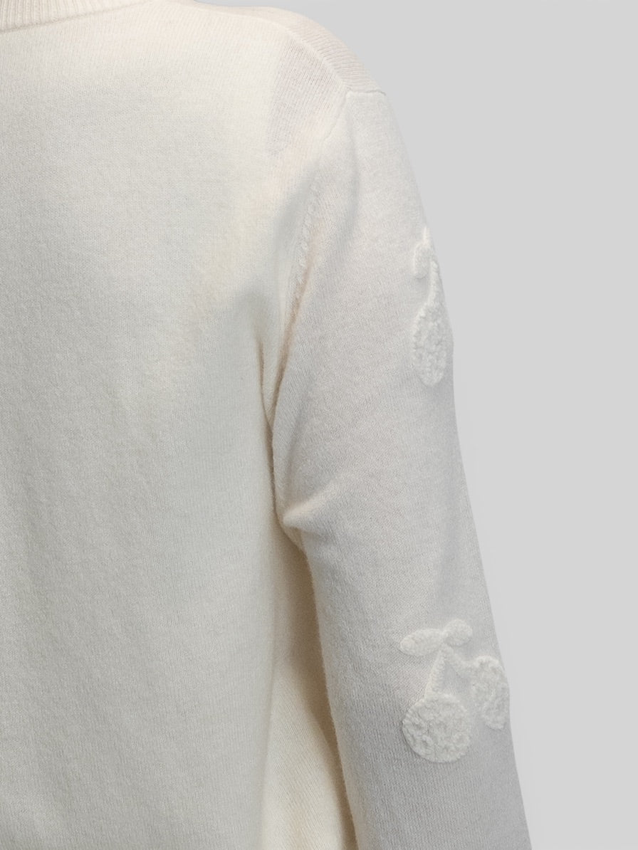 Бяла плетена жилетка с релефни елементи „Черешки“