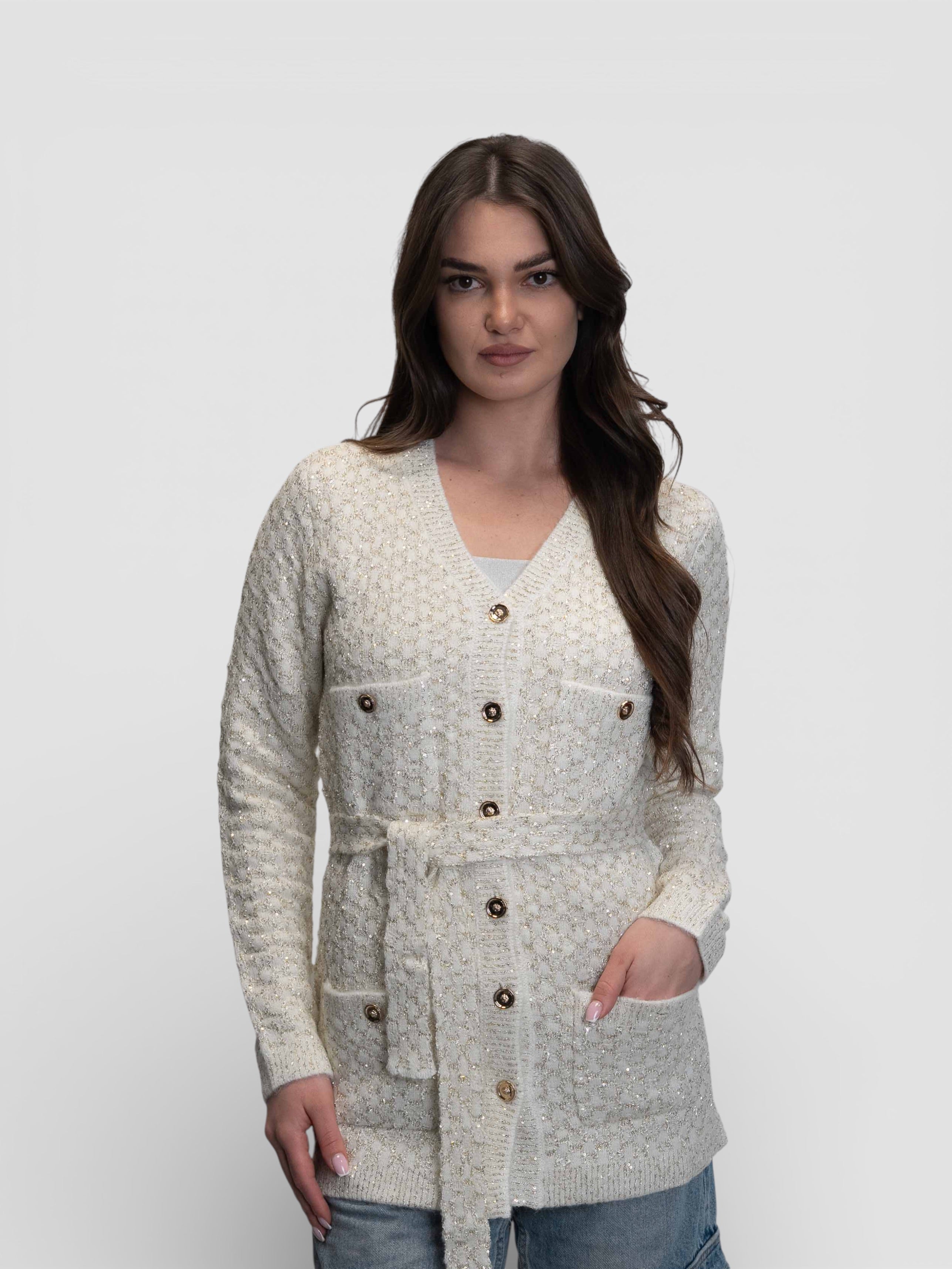 Бяла плетена жилетка с вплетени златни нишки