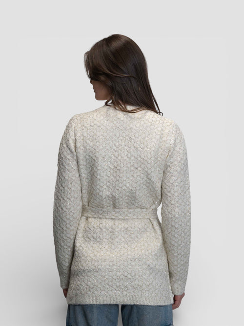 Бяла плетена жилетка с вплетени златни нишки