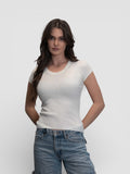 Фино плетена блуза с къс ръкав и деликатен кант около деколтето