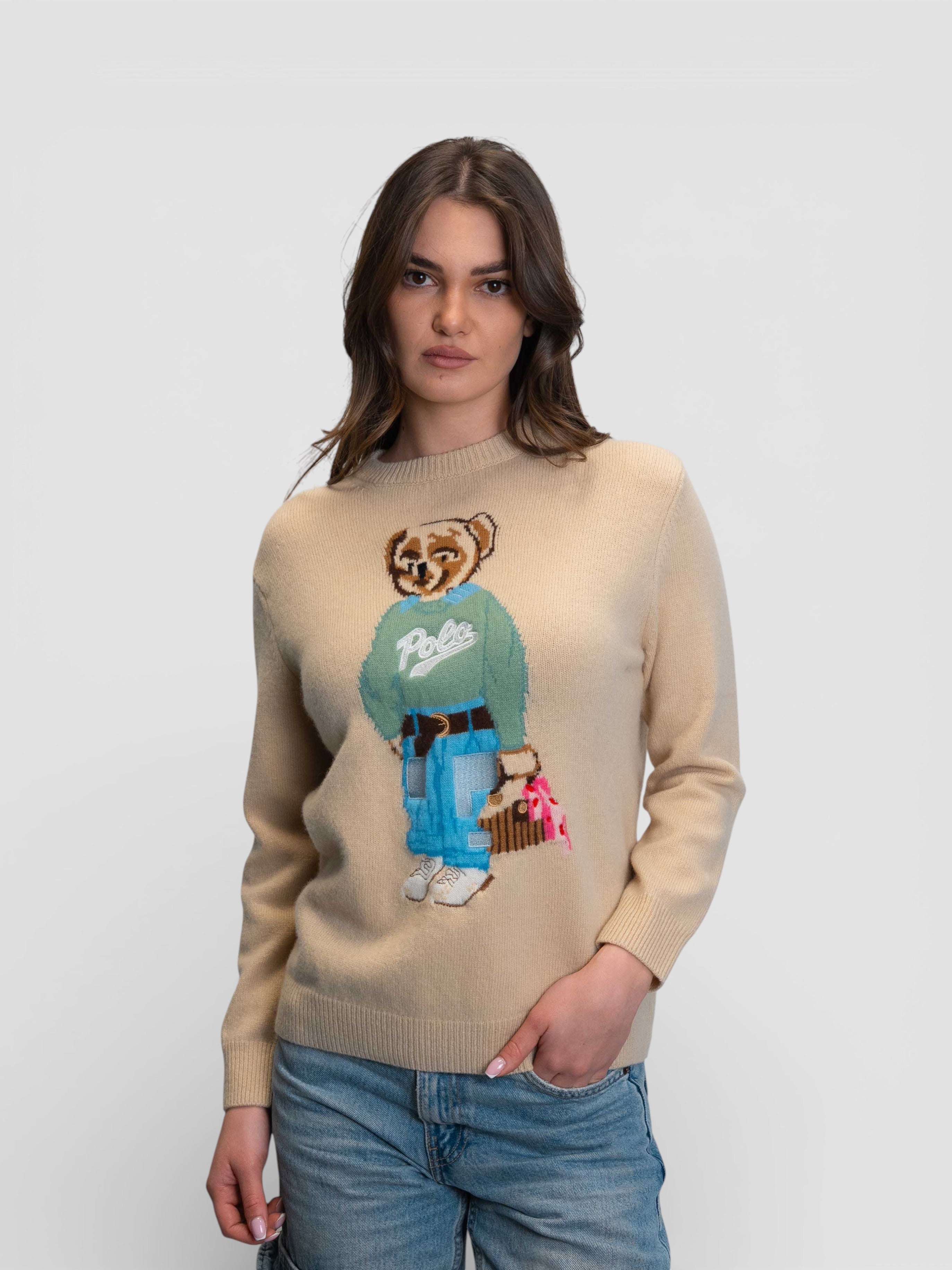 Бежов пуловер с апликация на мече в спортно-елегантен стил