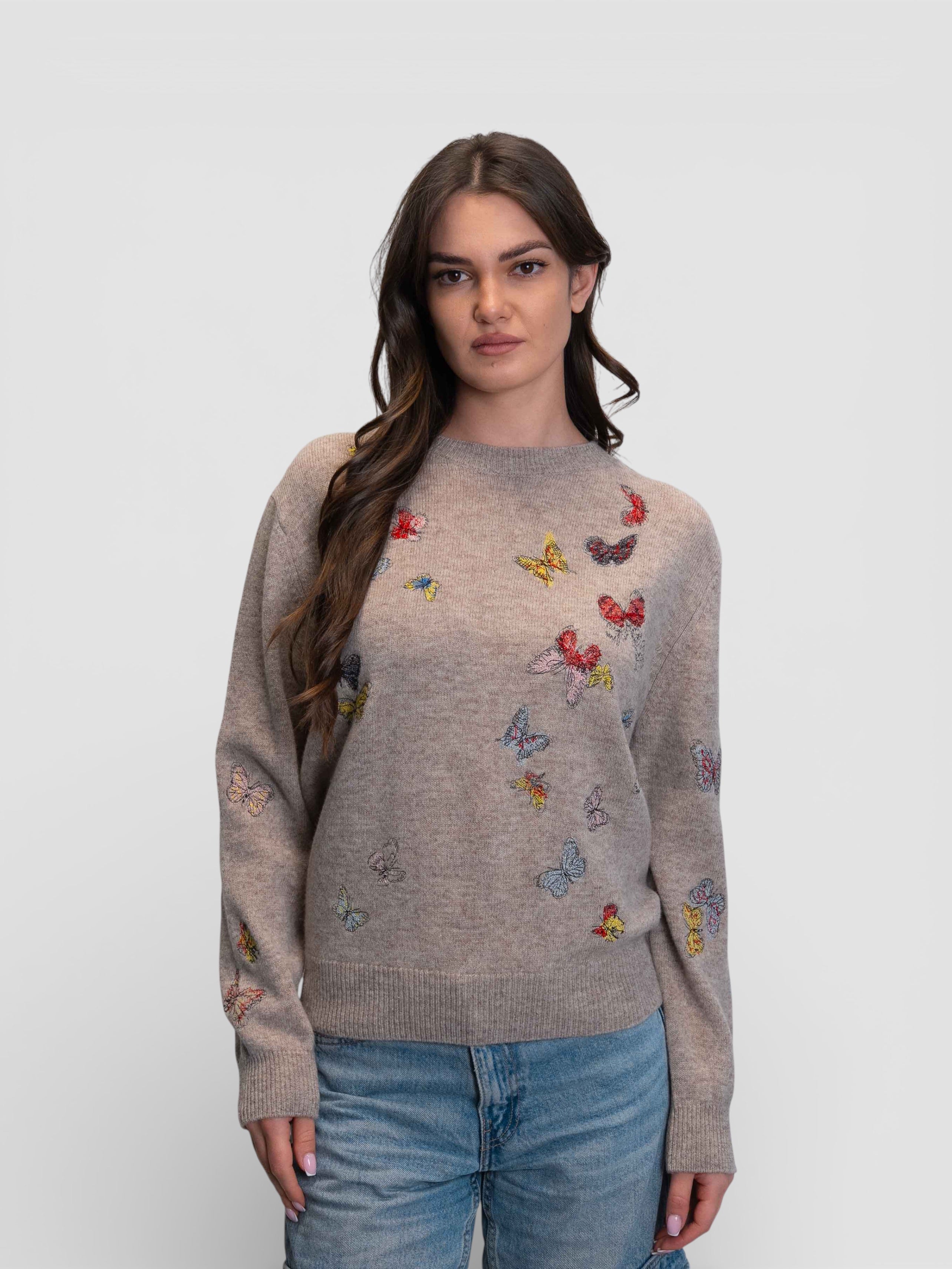 Фин пулвоер с бродирани пеперуди