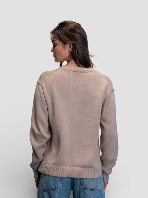 Бежов пуловер с апликация на мече