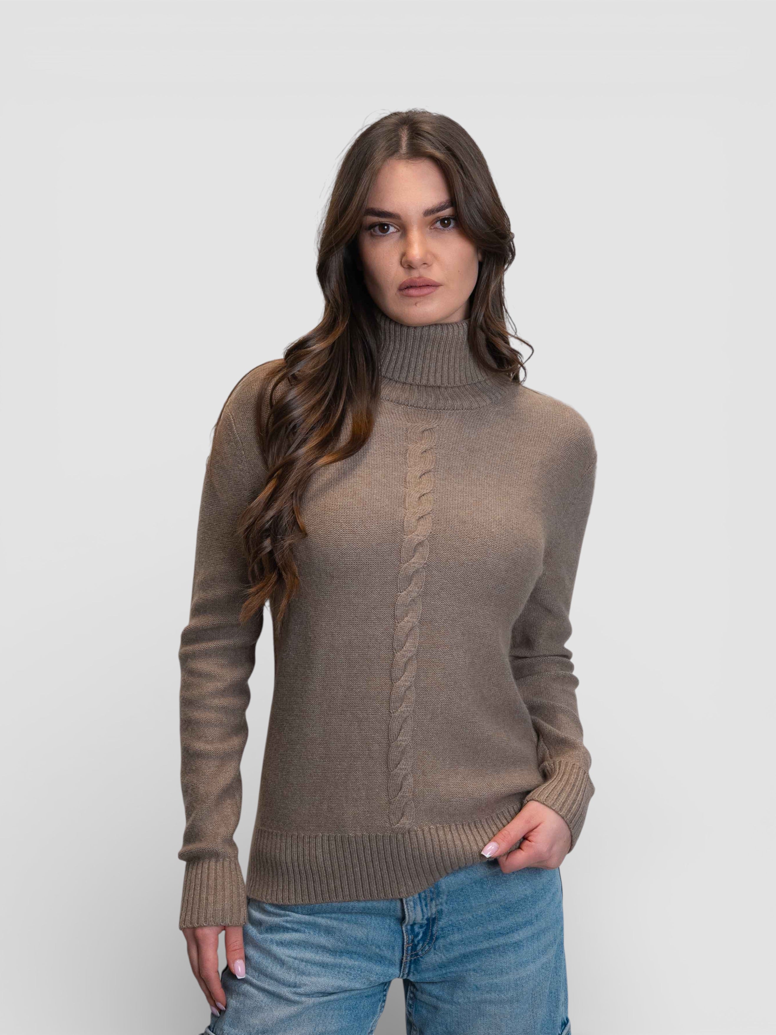 Пуловер с висока яка и декоративна плетка в цвят „Таупе“