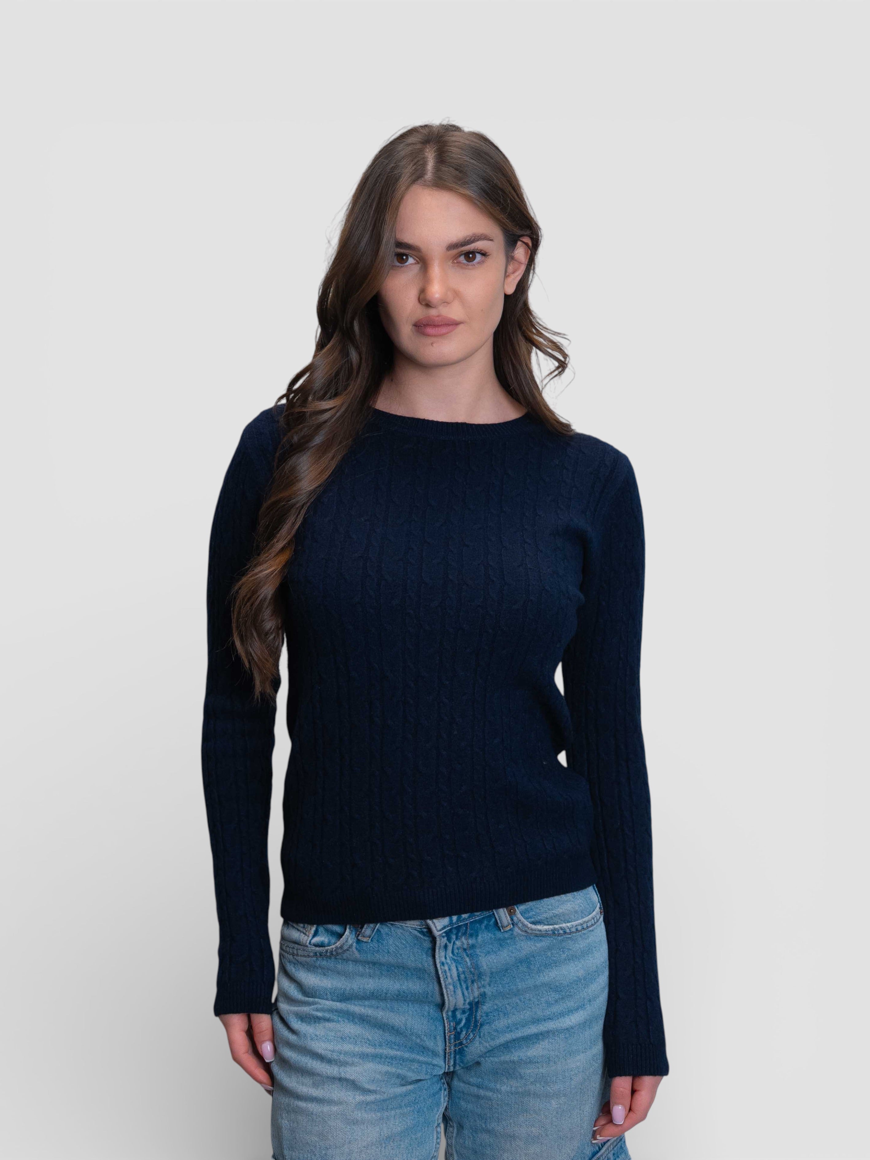 Тъмносин плетен пуловер с релефни елементи