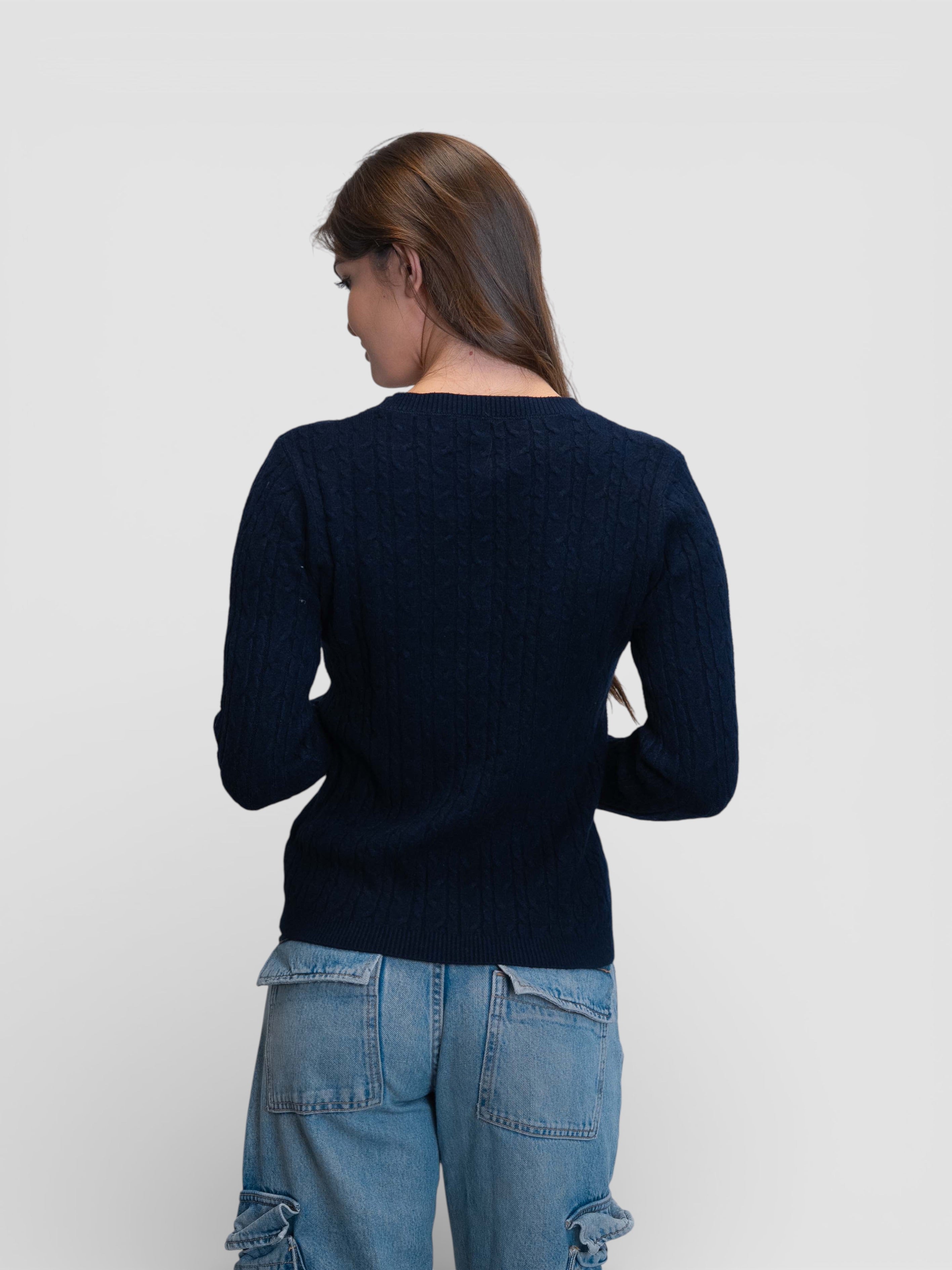 Тъмносин плетен пуловер с релефни елементи