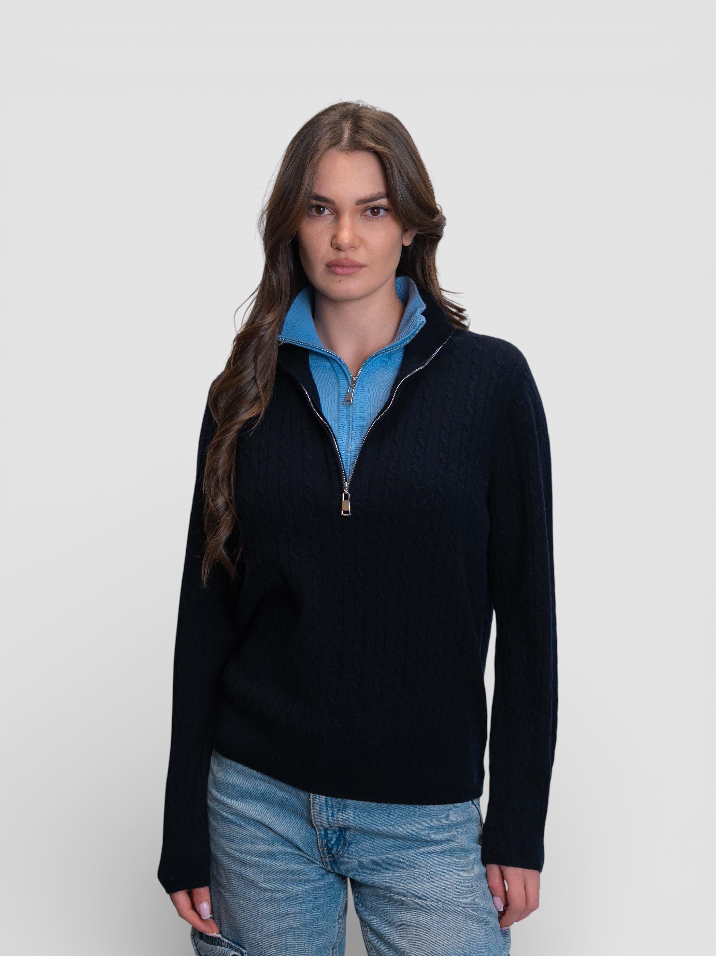 Плетен пуловер с двойна яка и цип в тъмносиньо и светлосиньо