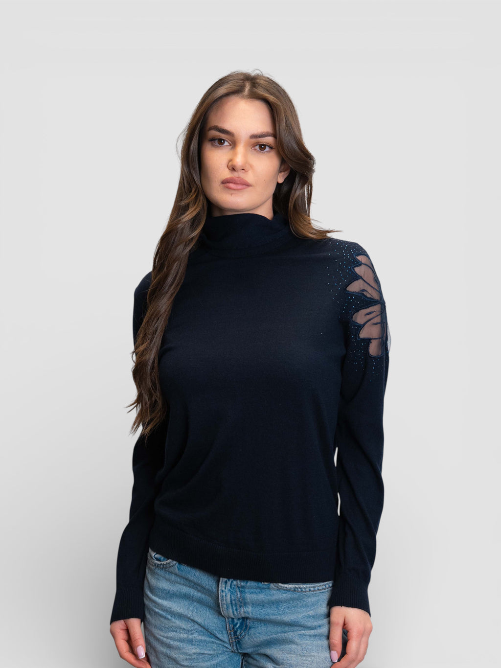 Тъмносина блуза с поло яка и дантелена апликация с камъни на рамото