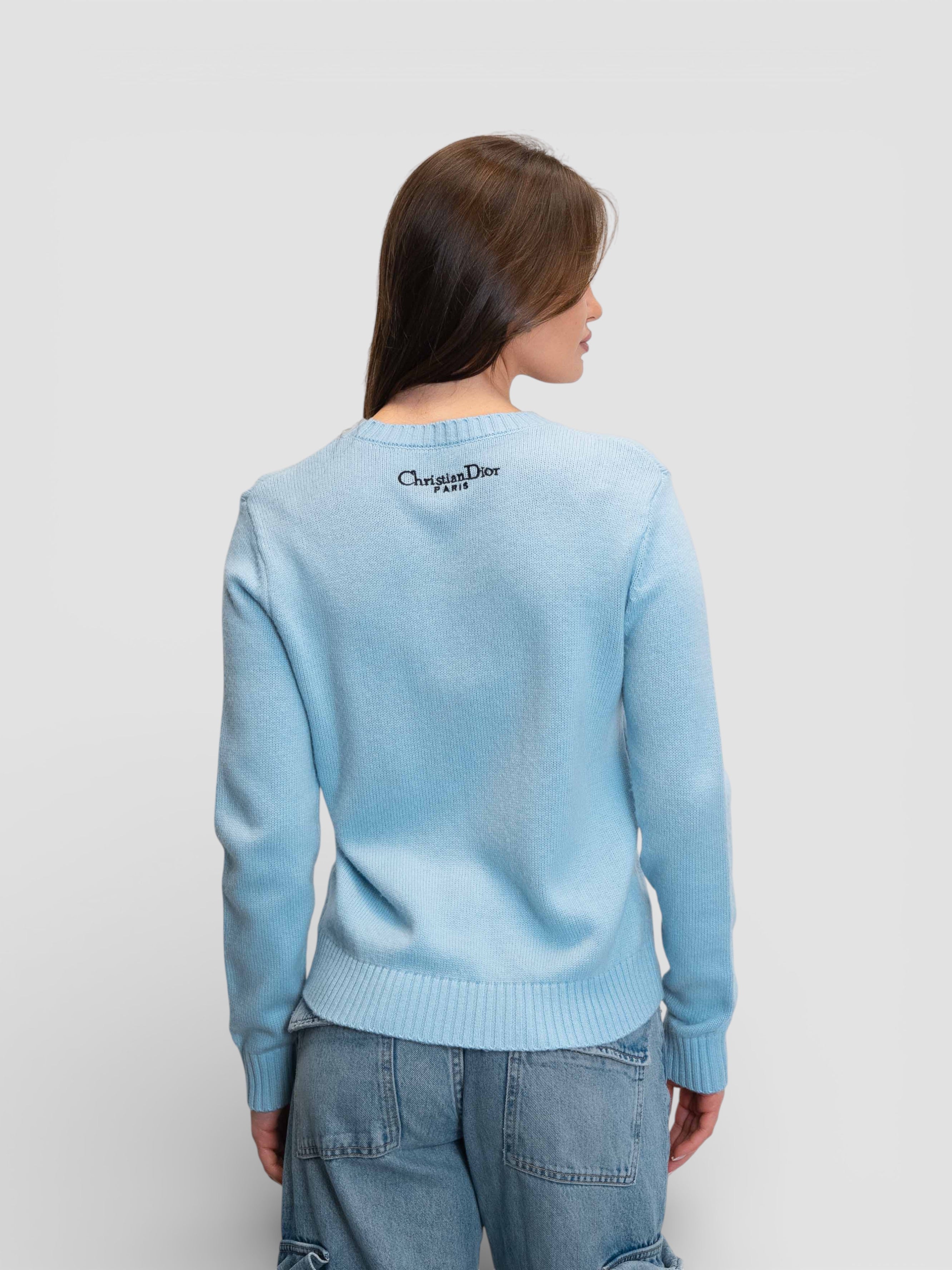 Светлосин пуловер с цветна бродерия и кристали