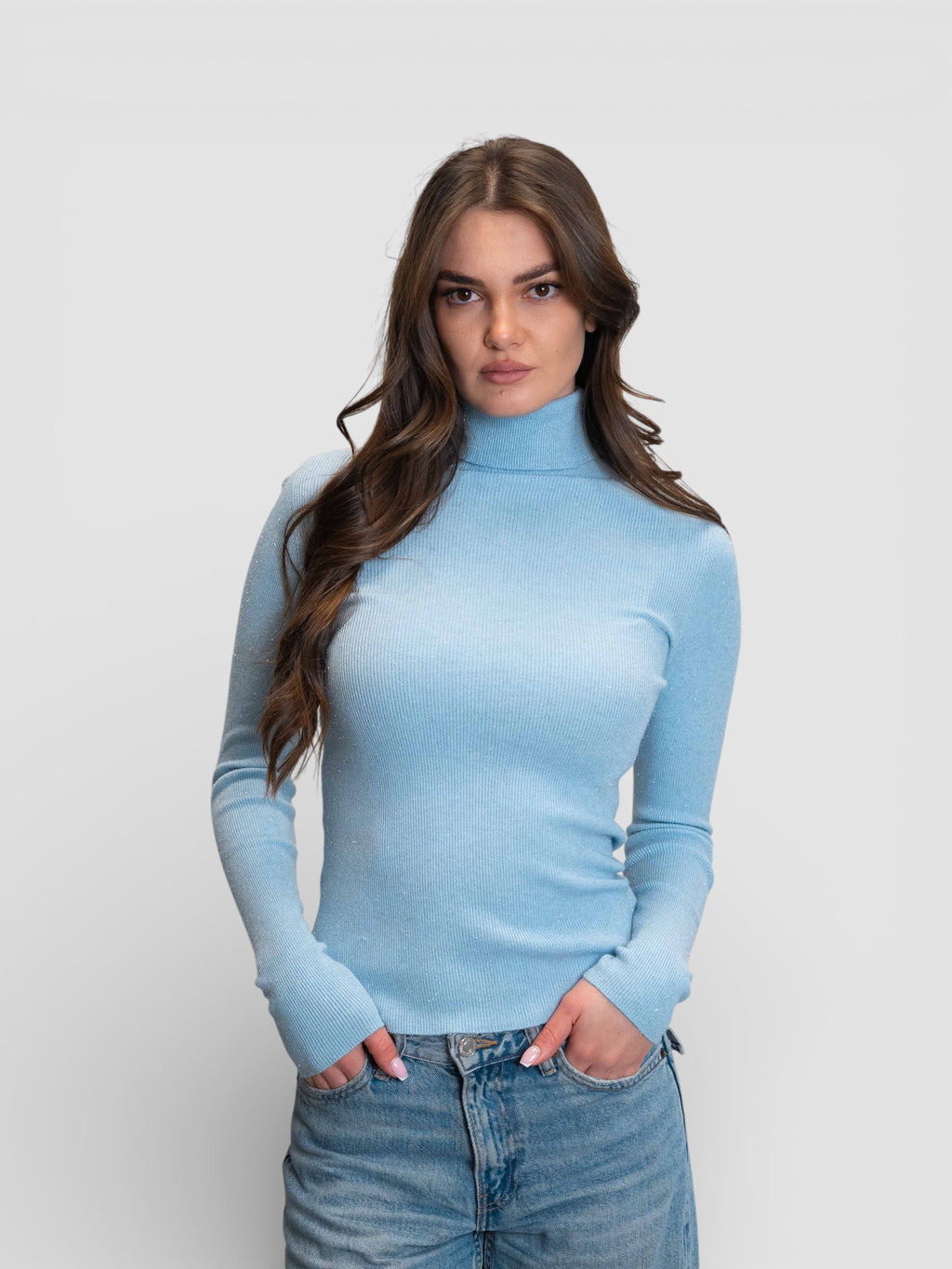 Светлосиньо поло с дискретен блясък