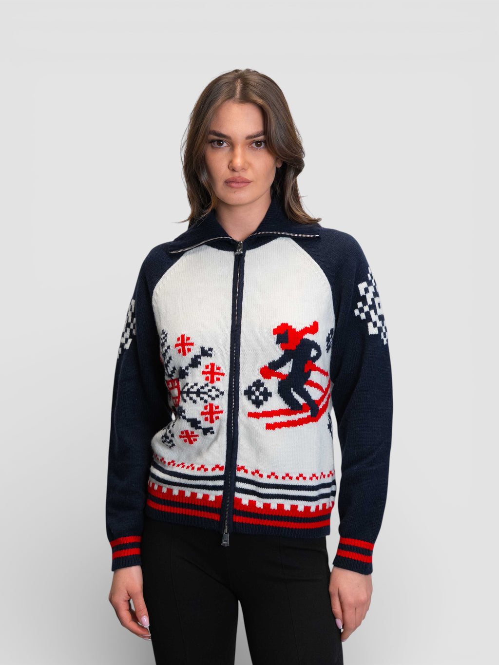 Плетена жилетка с цип и зимни мотиви