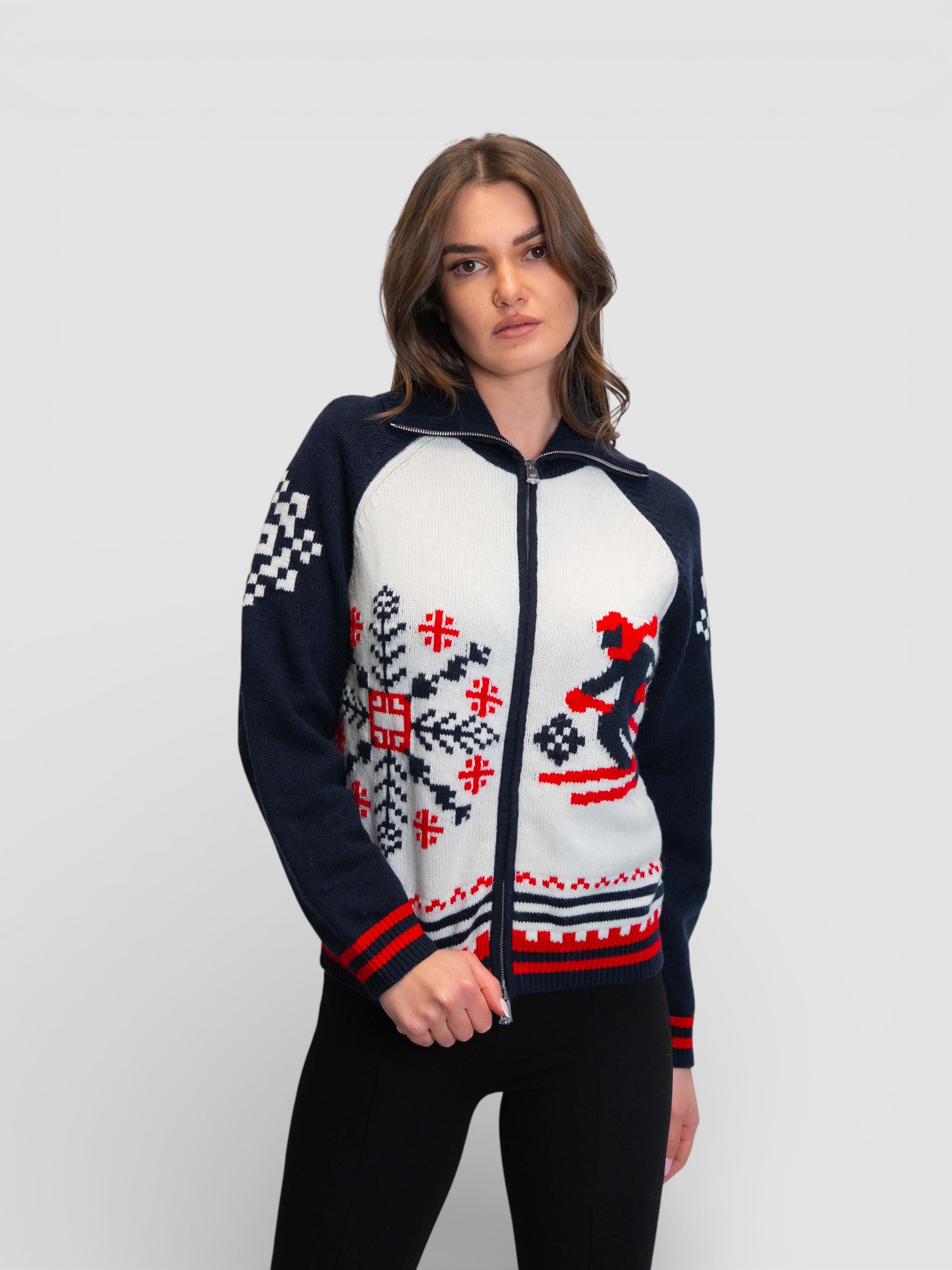 Плетена жилетка с цип и зимни мотиви