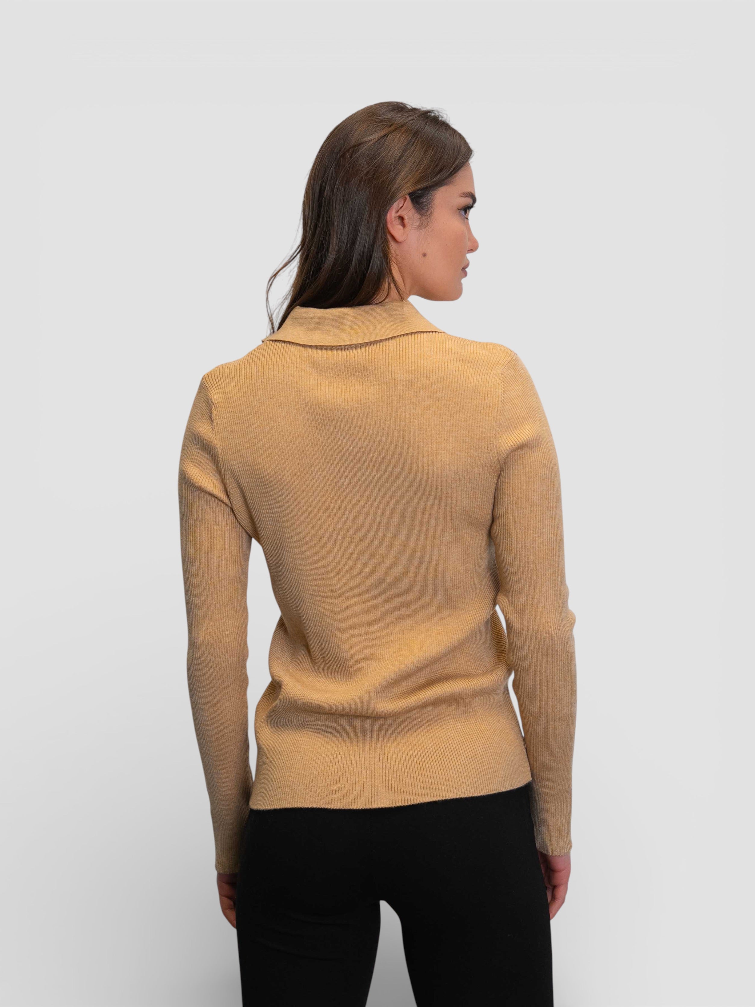Плетена блуза в цвят „Горчица“ с яка и декоративни копчета