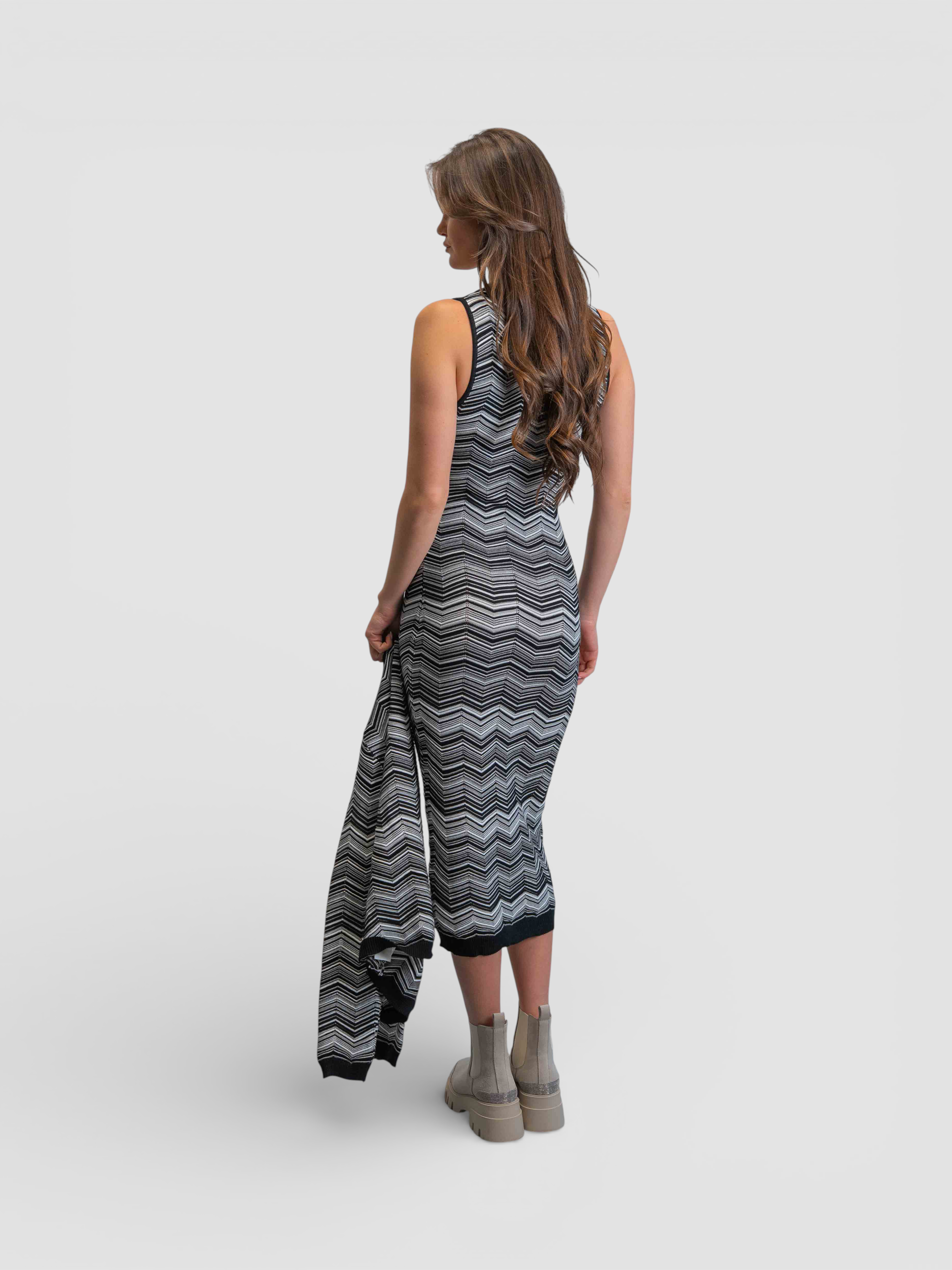 Плетен комплект от две части със зиг-заг мотив